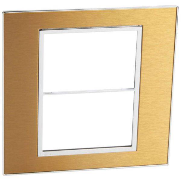 Arteor - Placa 3+3 postos 4x4 quadrados - Latão dourado - Metal escovado - Instalação à face